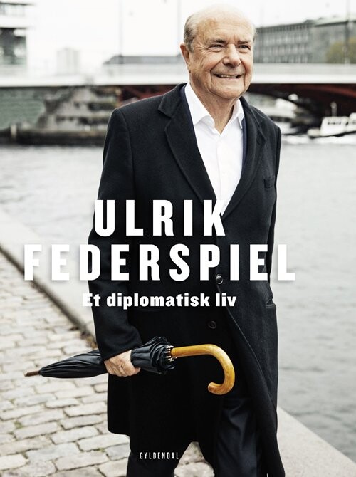 Et Diplomatisk Liv - Ulrik Federspiel - Bog - Gyldendal Business